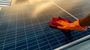 Čiščenje sončne elektrarne